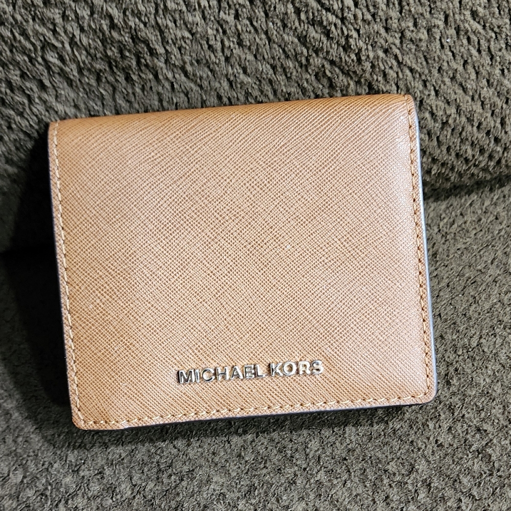 Michael Kors Wallet Saffiano brown.